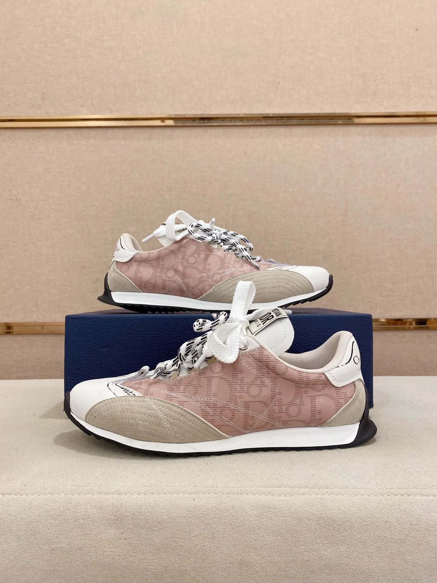 Men's shoes💰: 500💰Couple style💏 [Dior·Dior] New casual sports style men's shoes, new spring and summer design, perfect workmanship, lace-up lazy style to create wardrobe quality, upper: imported first-layer cowhide, mesh breathable lining soft and comfortable, ultra-light TPU wear-resistant outsole, simple, versatile fashion men's shoes, excellent color code number 35--44. (45,46 customized items are not returnable or exchangeable)